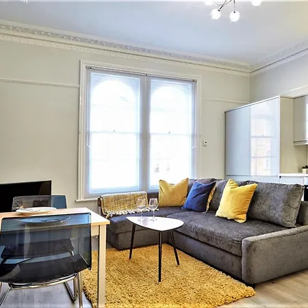 The Sunningdale Μπρίστολ