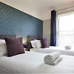 Апартаменты The Sunningdale *