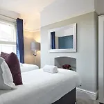 Апартаменты The Sunningdale *