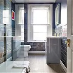 The Sunningdale Апартаменты *