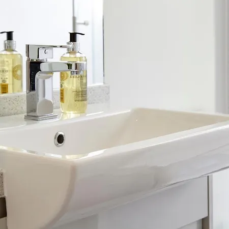 The Sunningdale 아파트 *