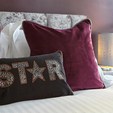 The Sunningdale 아파트