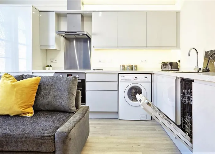 The Sunningdale Бристоль